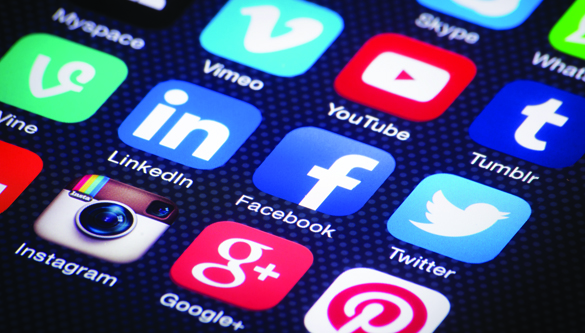 Social media shutterstock_186292982 low res